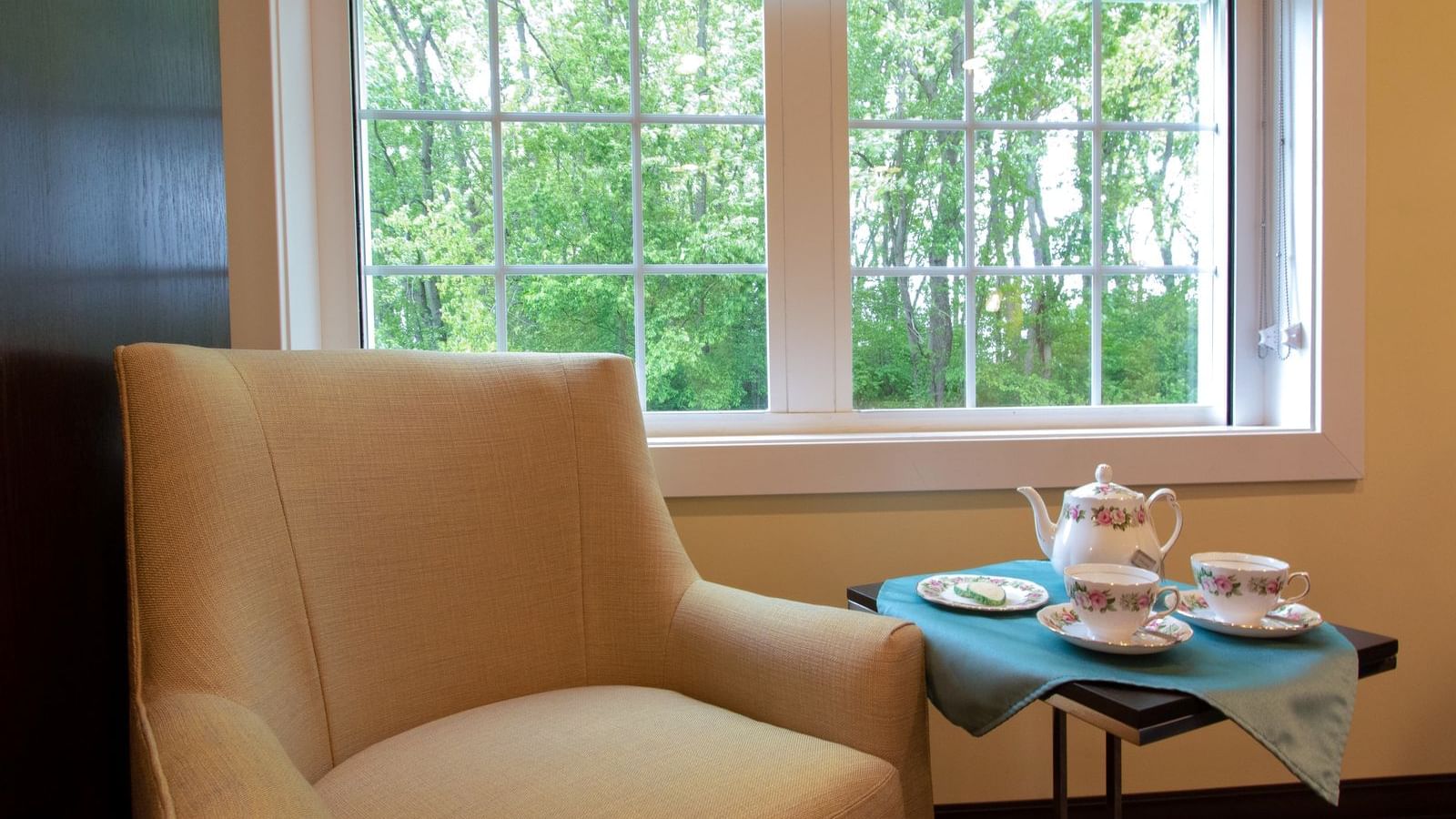 Tea served by a lounge in England-themed Room, Whittaker Inn