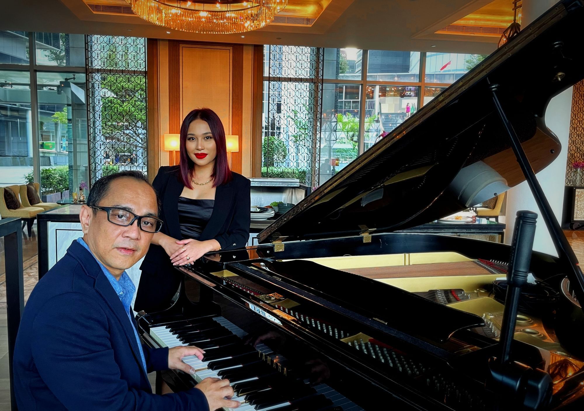 Amor (pianist) and Marjorie (vocalist) posing for a photo at Fullerton Bay Singapore