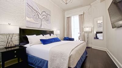 Standard King Room with one bed & TV at La Galerie Hotel