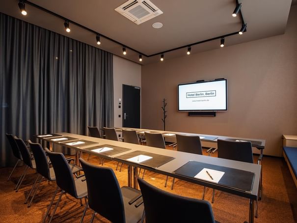Classroom setup in Meeting Room B5 at Hotel Berlin Berlin