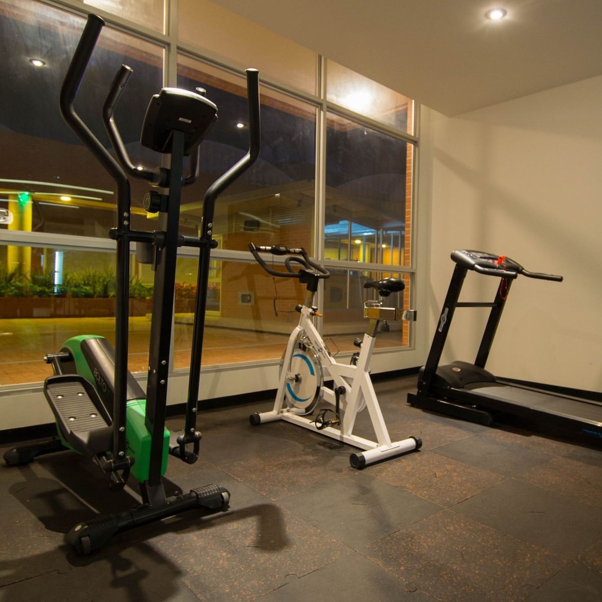 Exercise machines in the fitness center at Pop Art Tocancipa