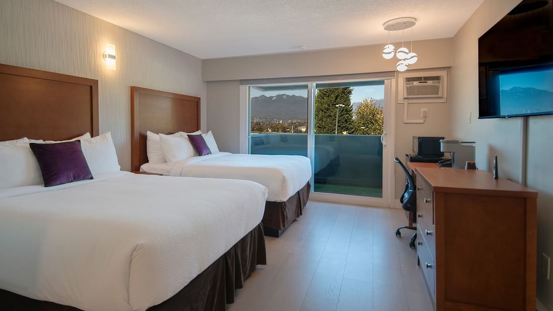 hotel room with two beds and a view of Vancouver's, North Shore m