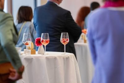 Wine glasses on an Event table at Müggelseeperle Hotel