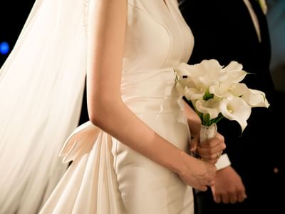 Close-up of a bride holding a bouquet of flowers in the ceremony held at Starling Hotel Lausanne