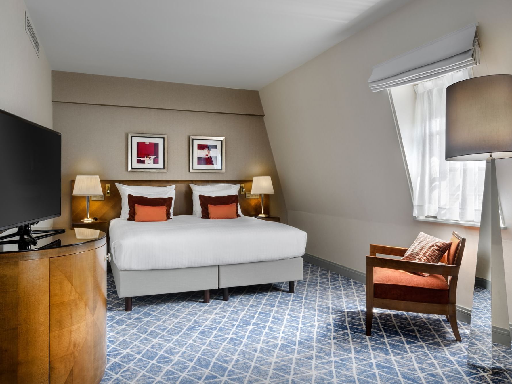 Deluxe Room bed at Warwick Brussels