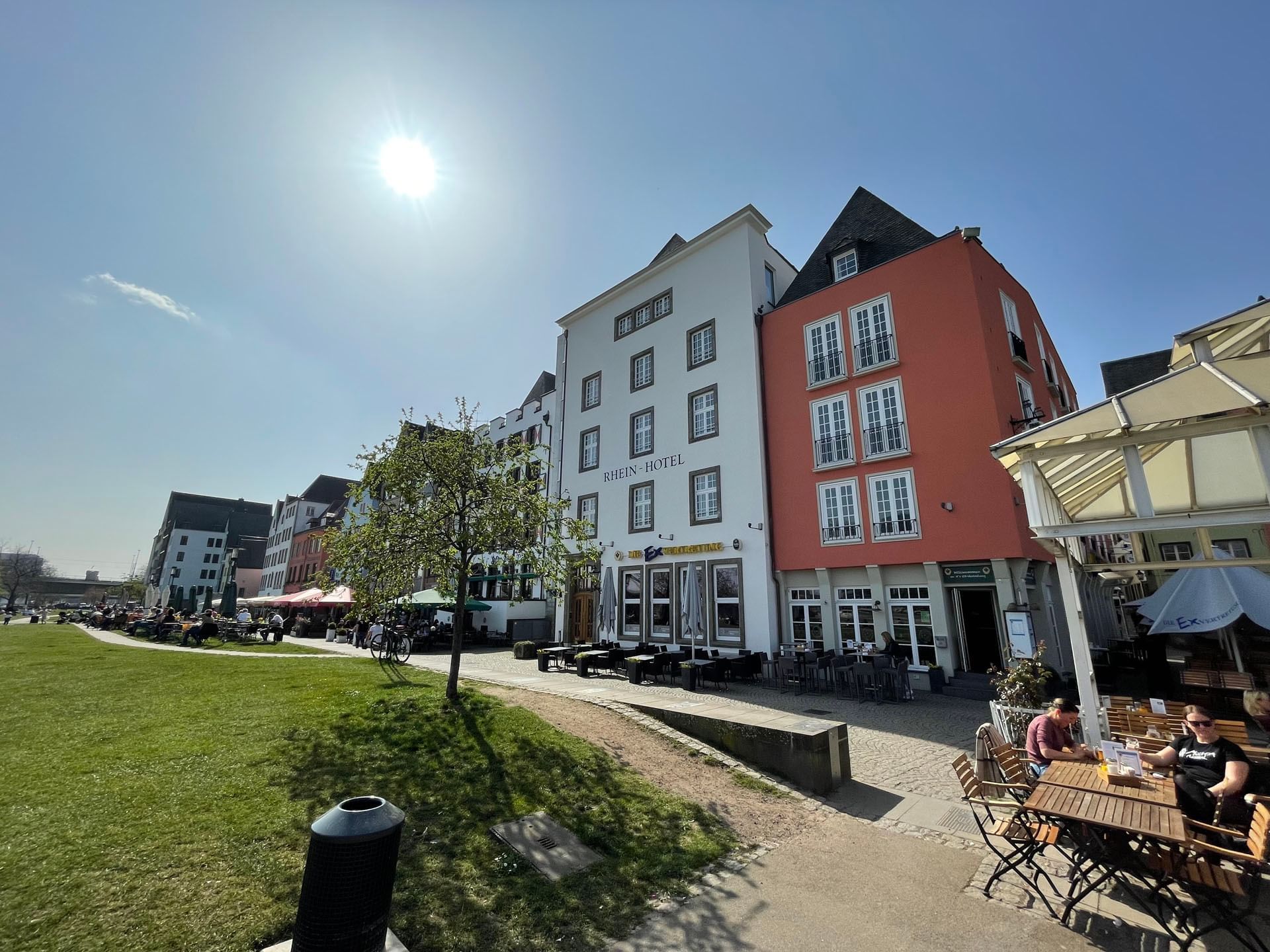 Side view of the hotel at Smarty Rhein-Hotel St. Martin