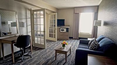 Jacuzzi Suites in Brampton - Monte Carlo Inns