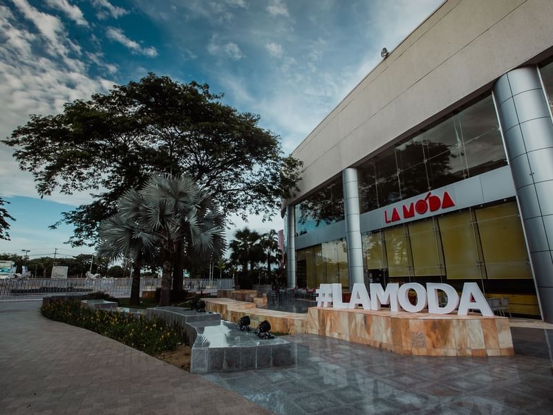 Exterior view of the La Moda Restaurant at Mundo Imperial