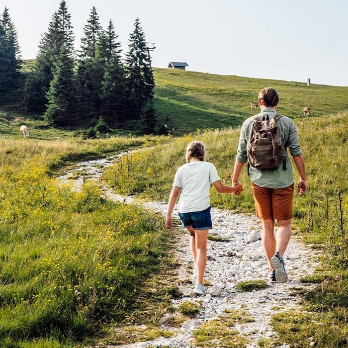 Falkensteiner Hotel Kronplatz Sommer Aktiv Familie Wandern