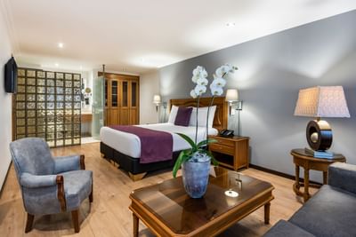 suite con cama king en bogota