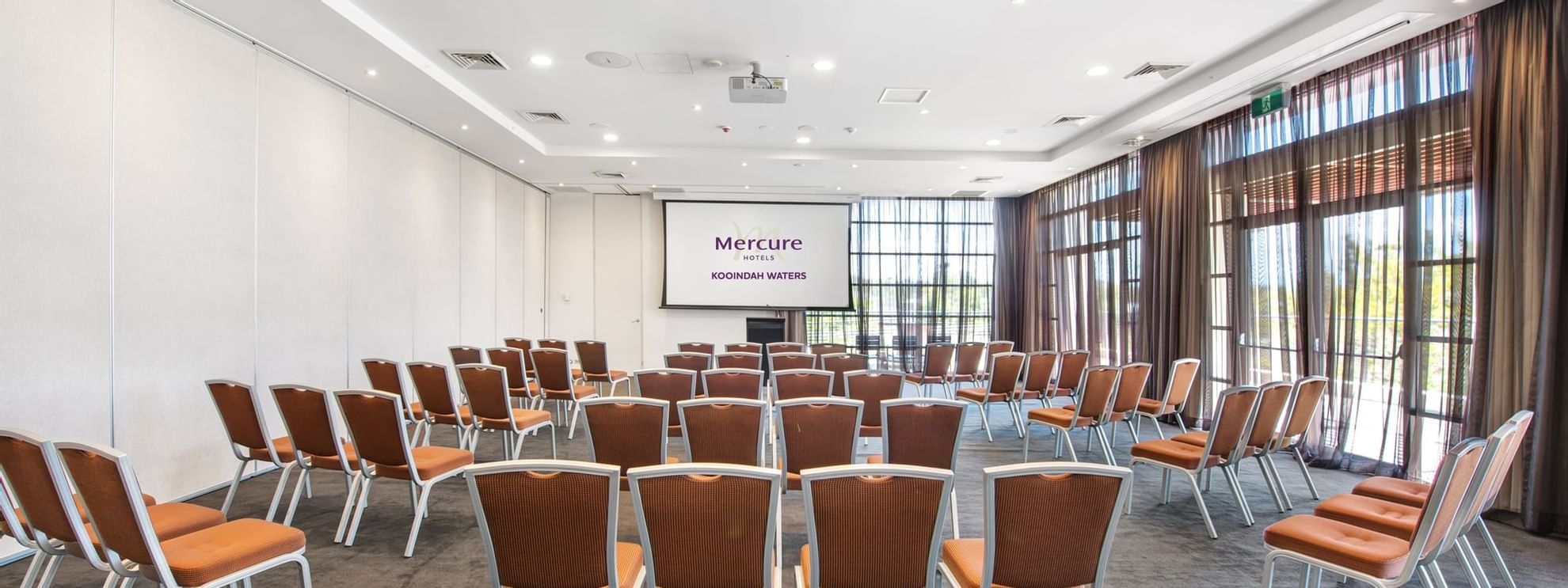 Light and airy conference room that can be used for meetings, events or weddings
