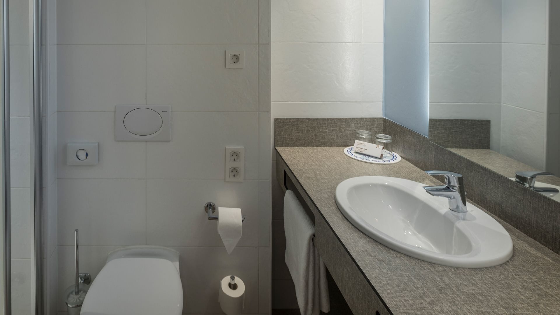 Superior Double Room Sea Side, bathroom at Falkensteiner Hotels