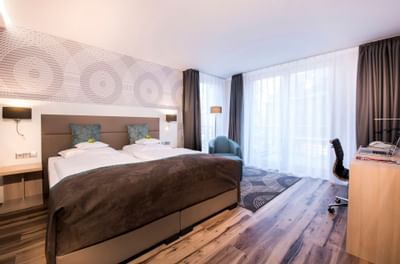 Standard Room with office area in Hotel Collegium Leoninum, Bonn