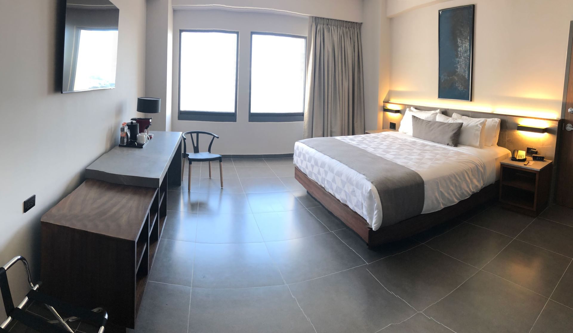 Bed, Deluxe Room King for Handicap, Viaggio Resort Mazatlan