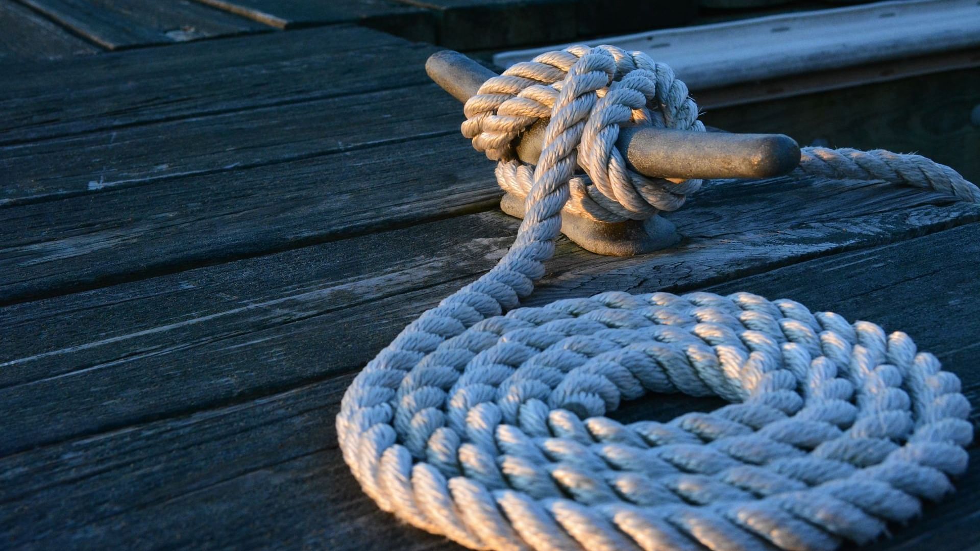 Closeup of rope in the harbor near Originals Hotels