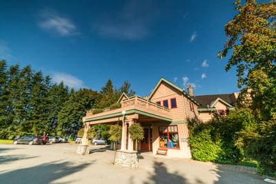 painter's lodge entrance