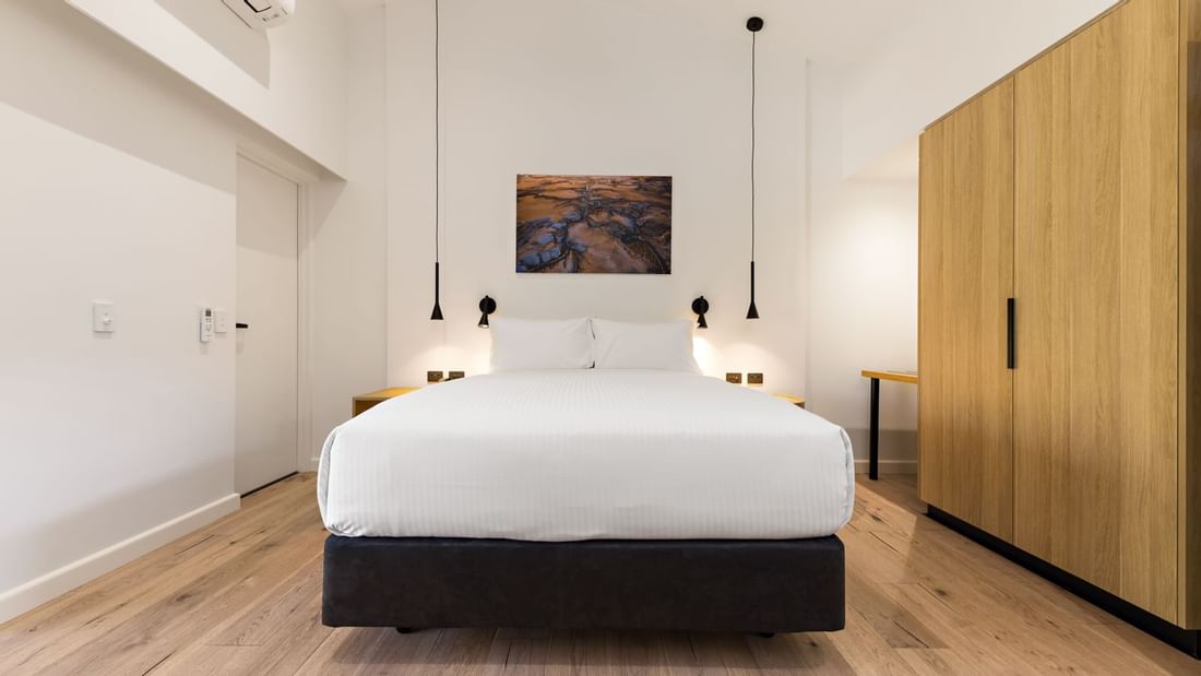 Bed in the Deluxe Queen Room at Mercure Darwin Airport