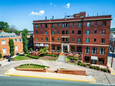 High-angle view of hotel building & garden at Hotel Weyanoke