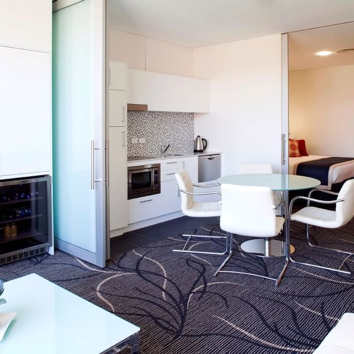 eluxe_King_Suite_living