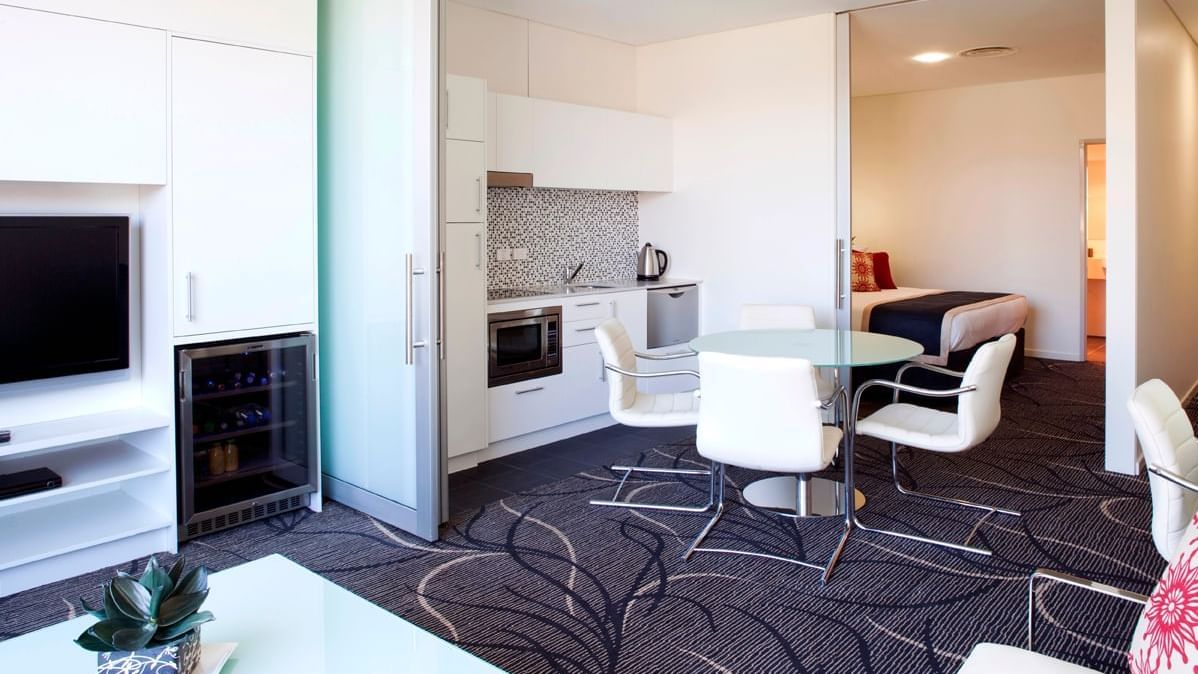 eluxe_King_Suite_living