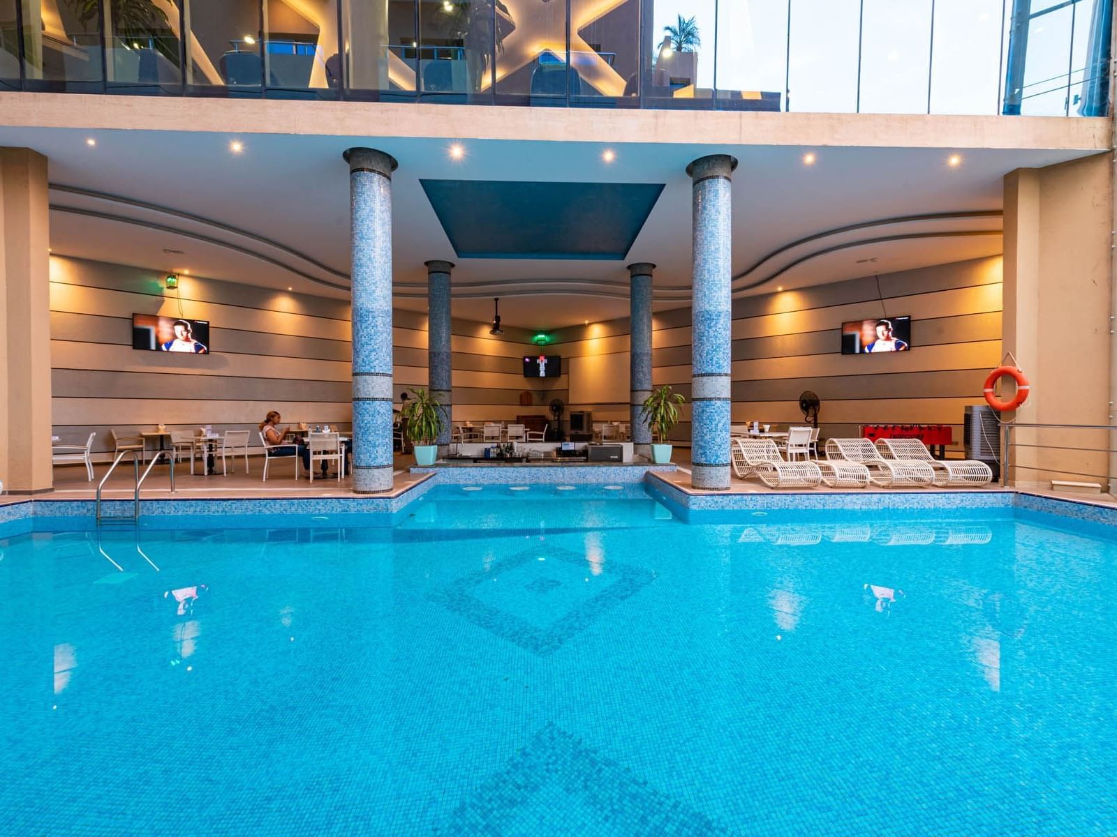 Pool Side Lounge & Aqua Bar