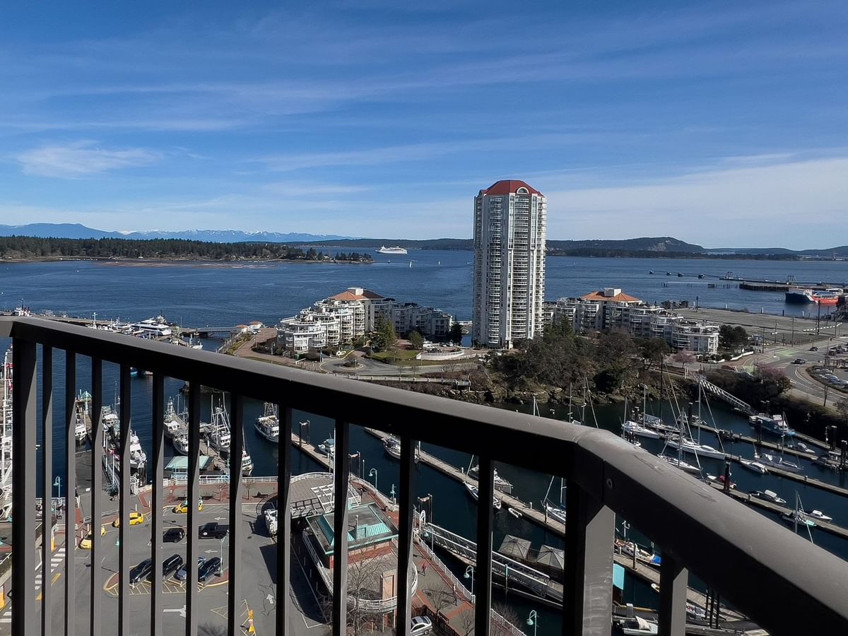 Hotel guestroom with views of Nanaimo Harbour