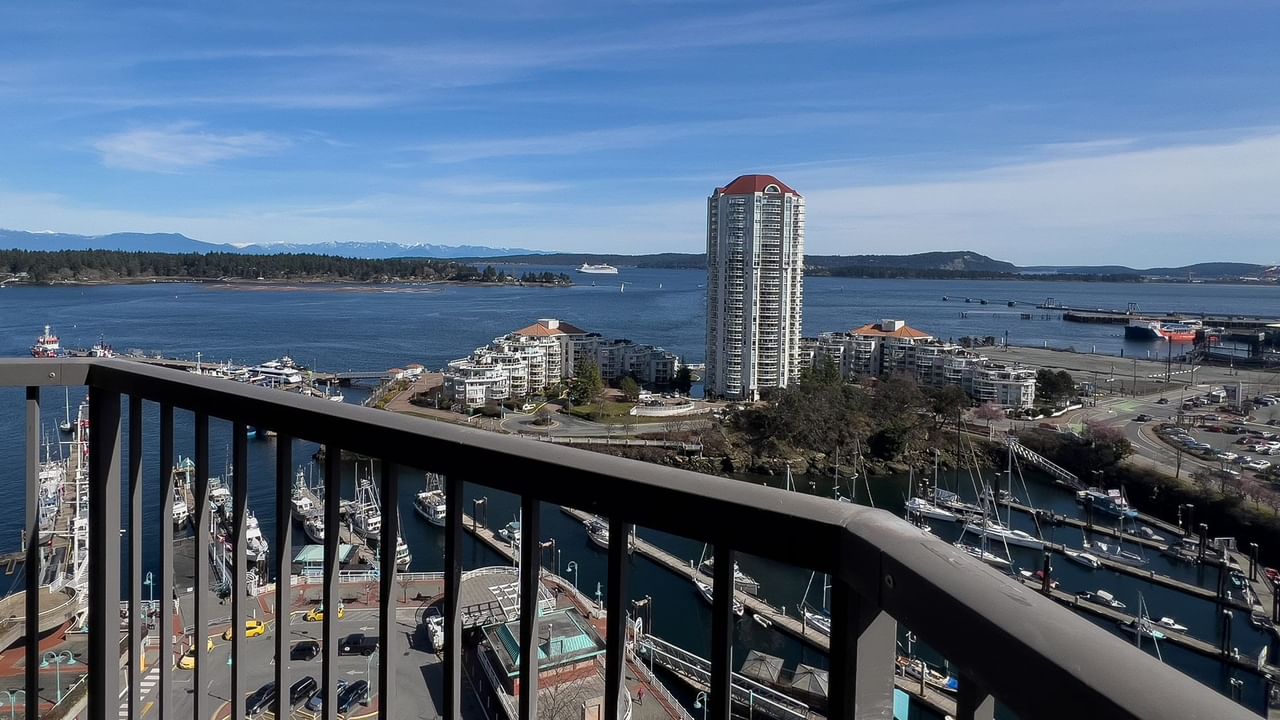 Hotel guestroom with views of Nanaimo Harbour