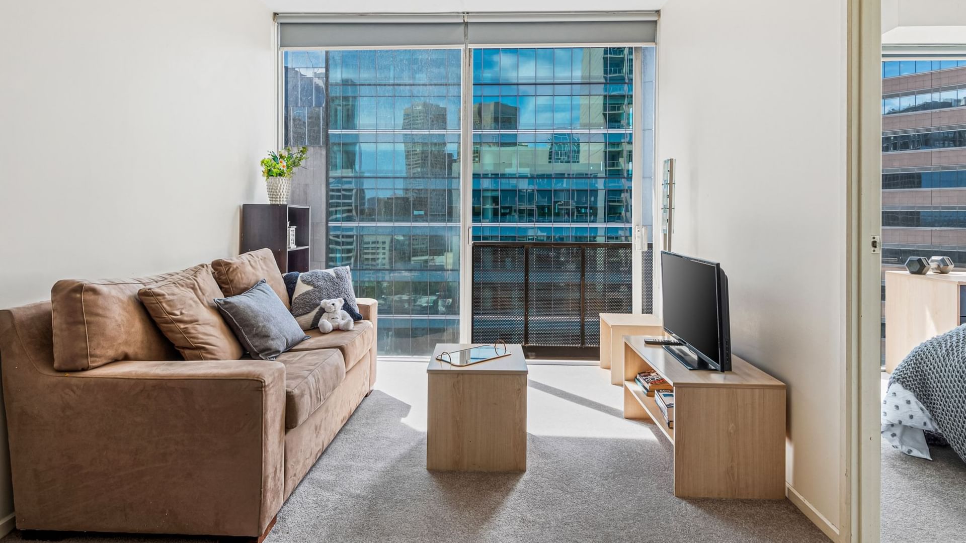 Lonsdale 2 Bed Large Living Area