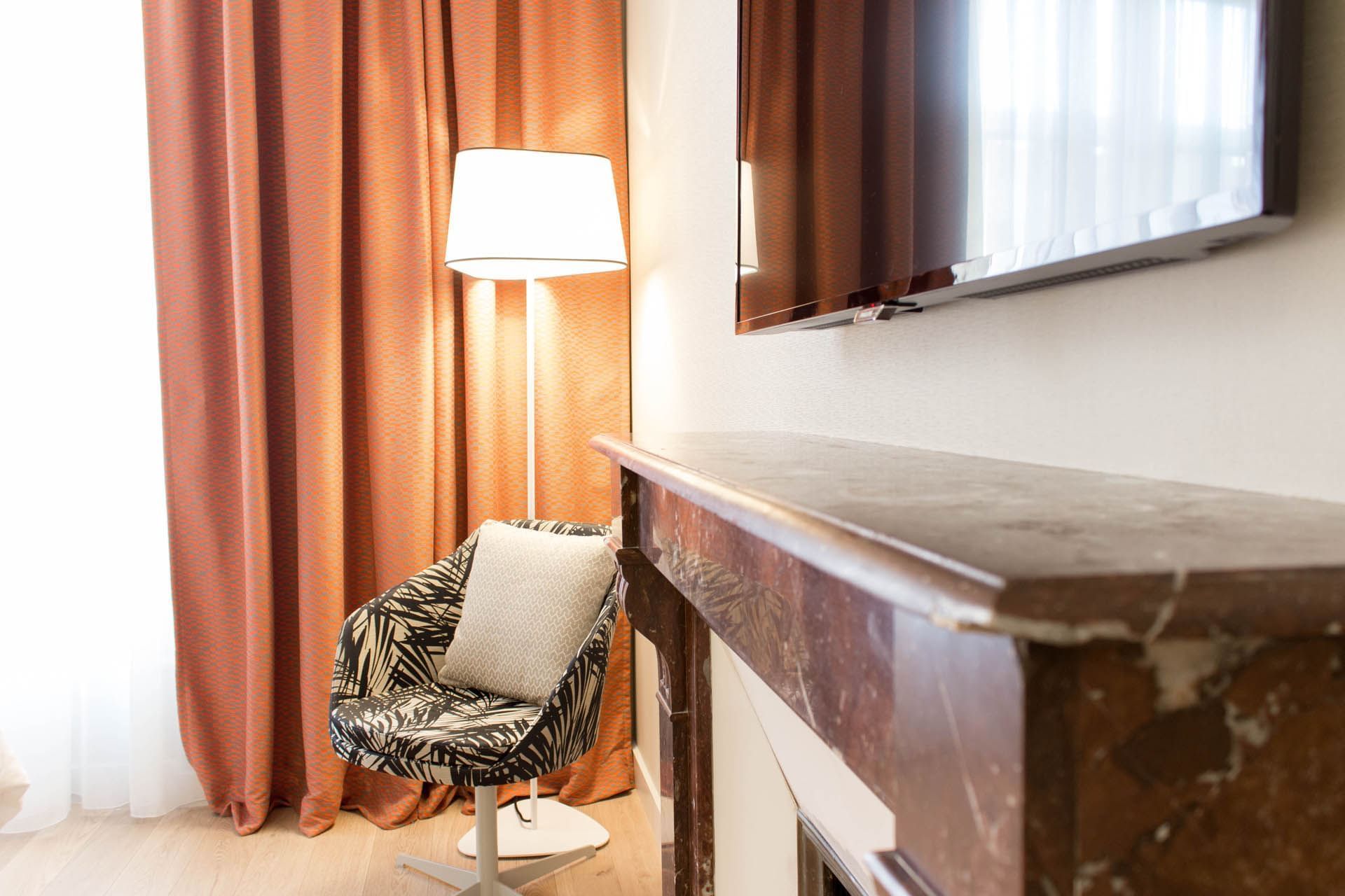 Coin salon dans une chambre confort à l'Oceania Le Métropole Montpellier