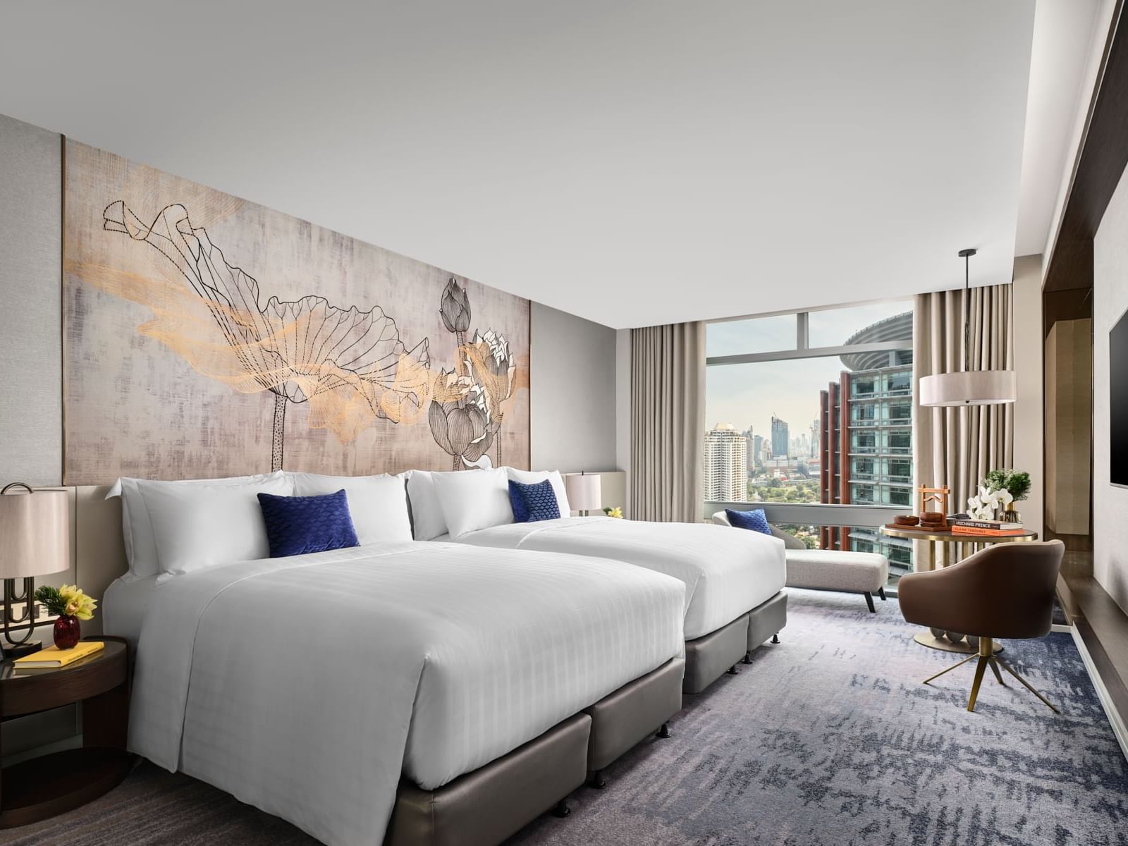 Twin beds with city view in Family Room at Chatrium Grand Bangkok