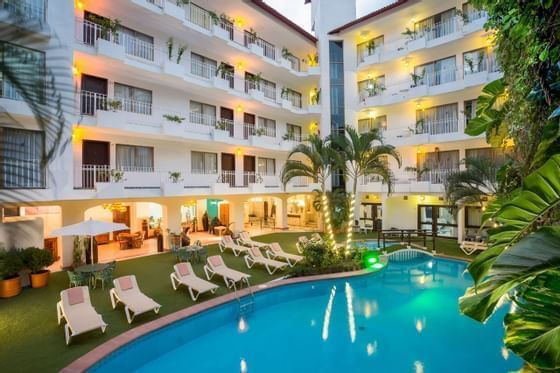 piscina en hotel en vallarta