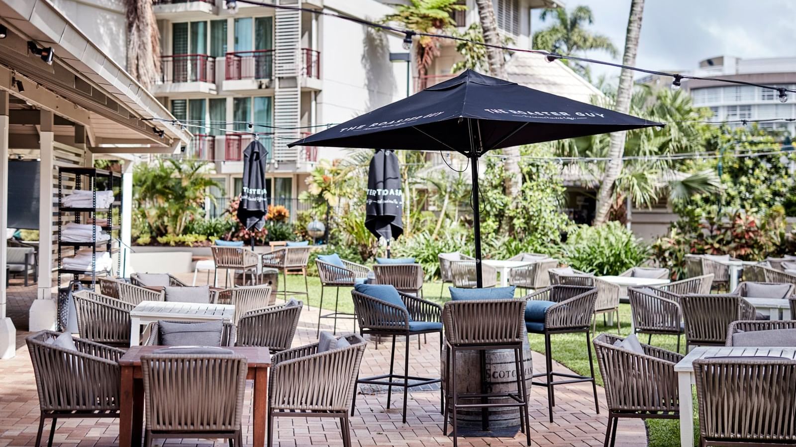 Novotel Cairns Oasis Resort Moku Bar & Grill outdoor dining