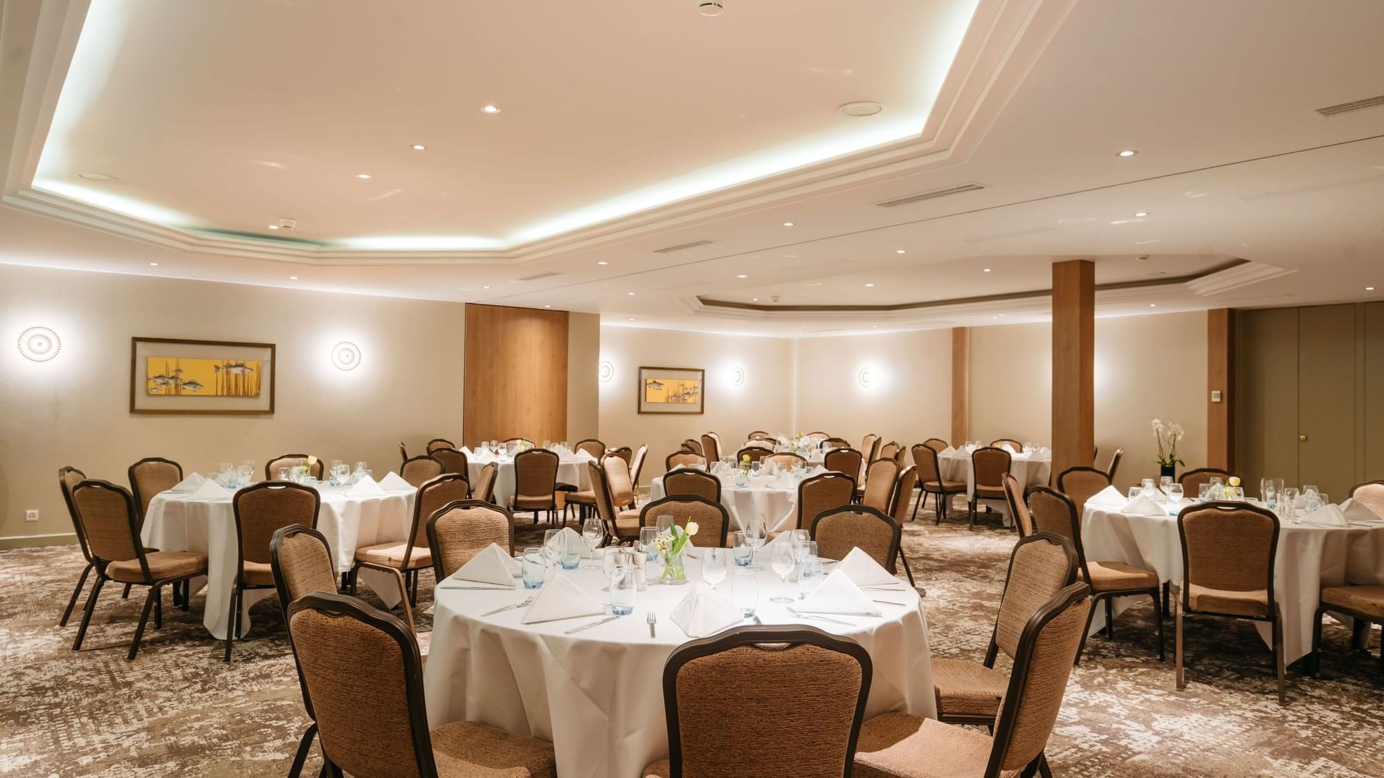 Set up banquets arranged in Mont-Rose & Dent-Blanche at Warwick Geneva
