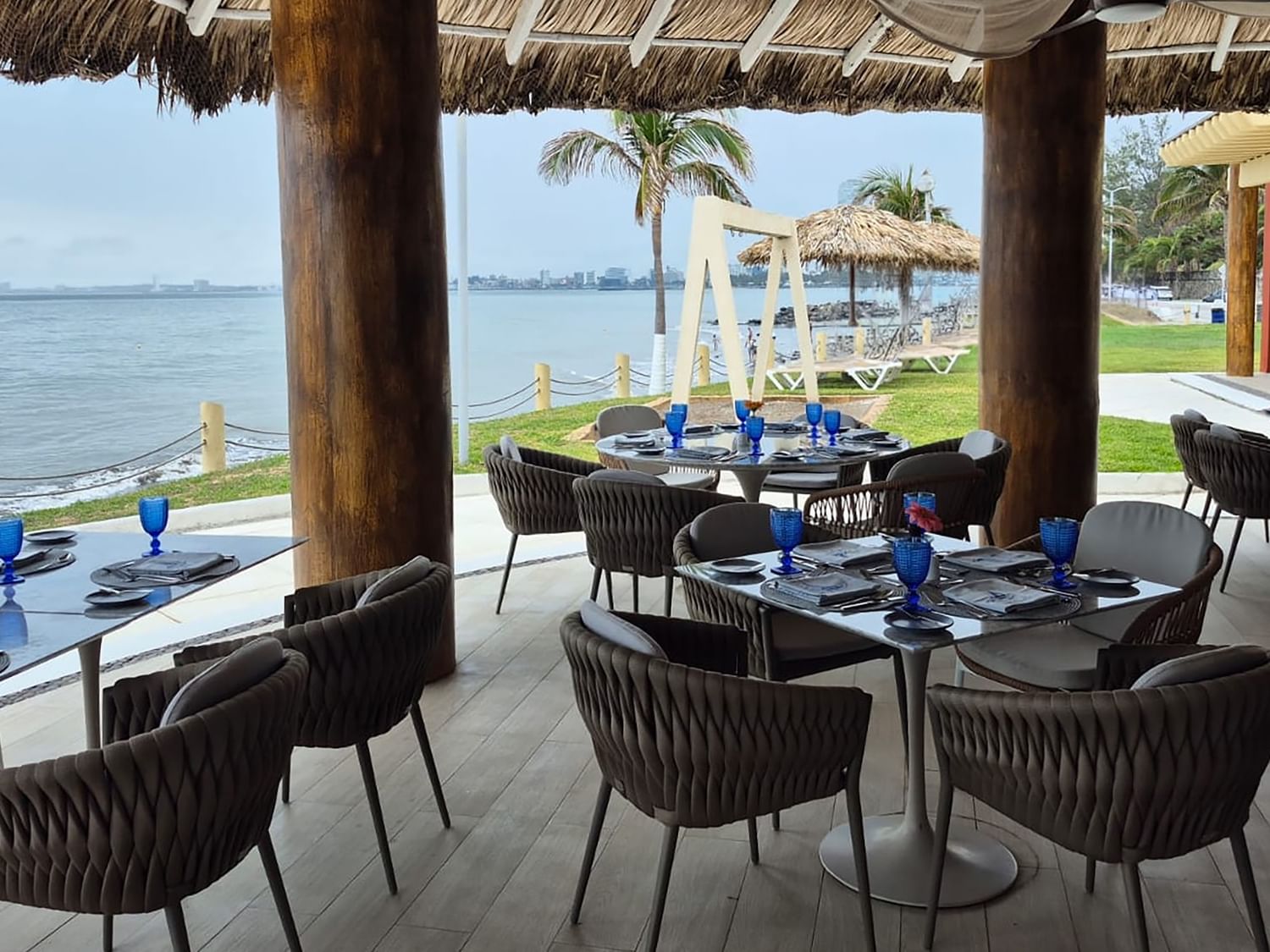 Restaurante La Vela con vista al mar en Camino Real Veracruz, Boca del Río.