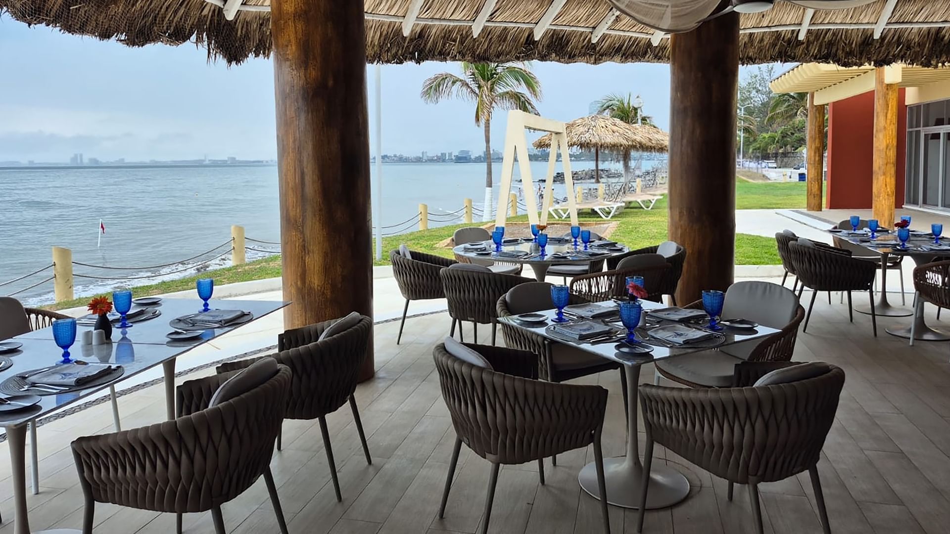 Restaurante La Vela con vista al mar en Camino Real Veracruz, Boca del Río.