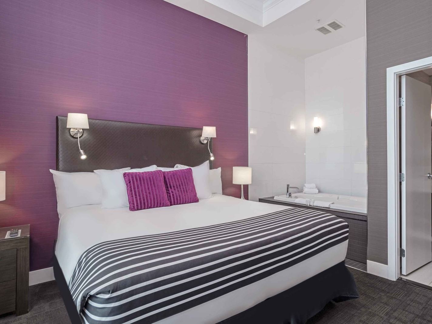 Signature Executive Jacuzzi King Suite City View Sandman Signature Kamloops