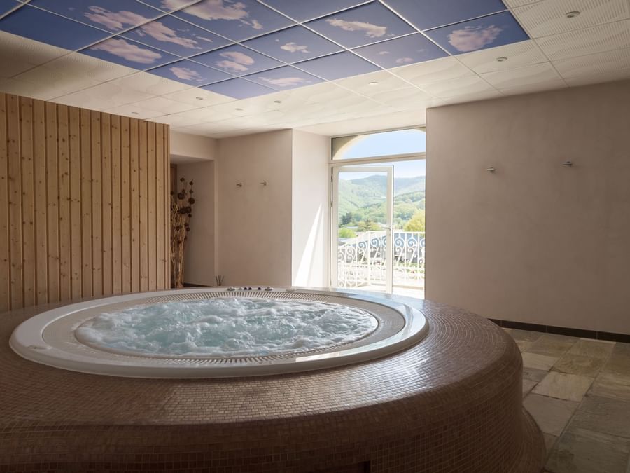 An indoor hot bath at Chateau de la falque