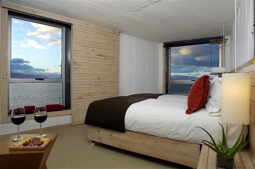 Bedroom with a king bed & ocean views at NOI Indigo Patagonia