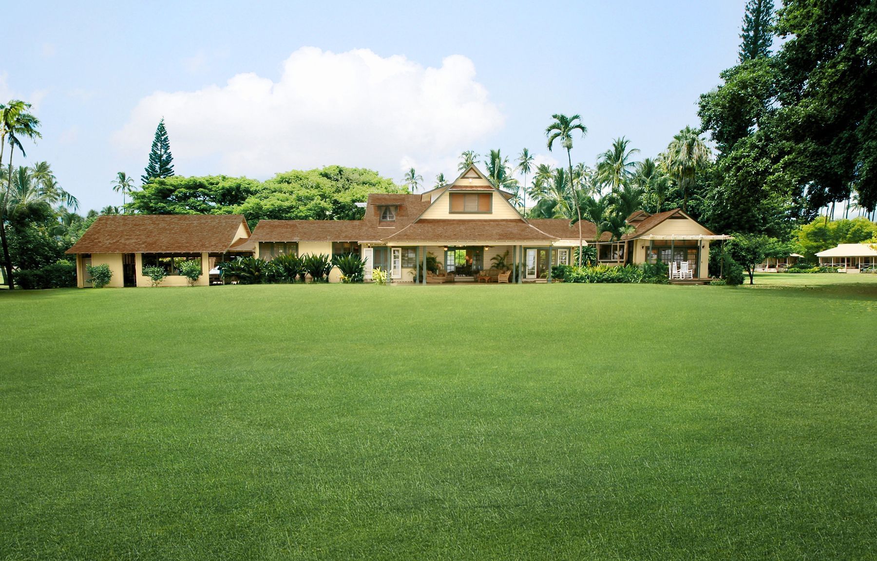 Spacious, well kept grass and cottage