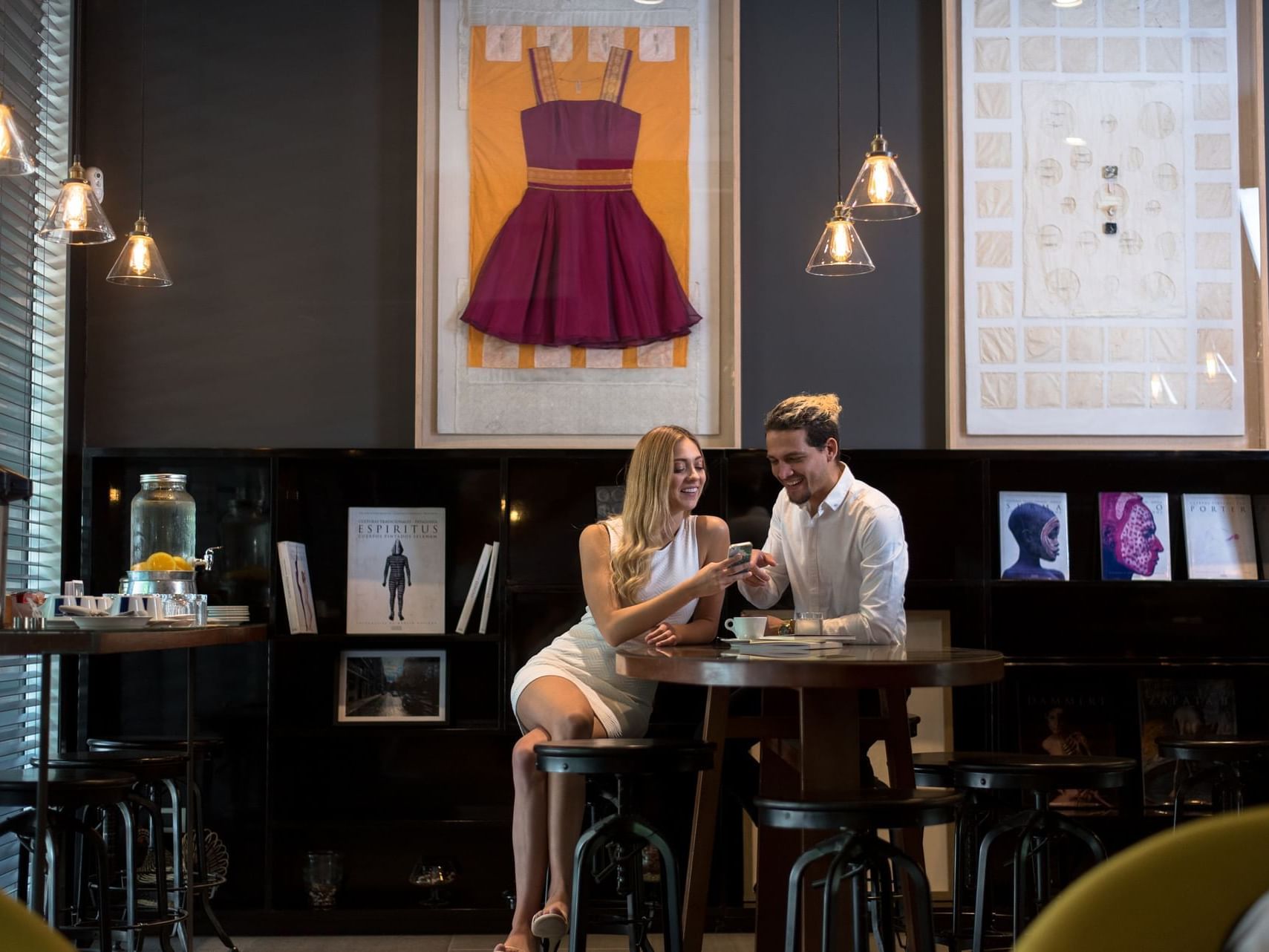 Couple looking at a phone at Hotel Ismael