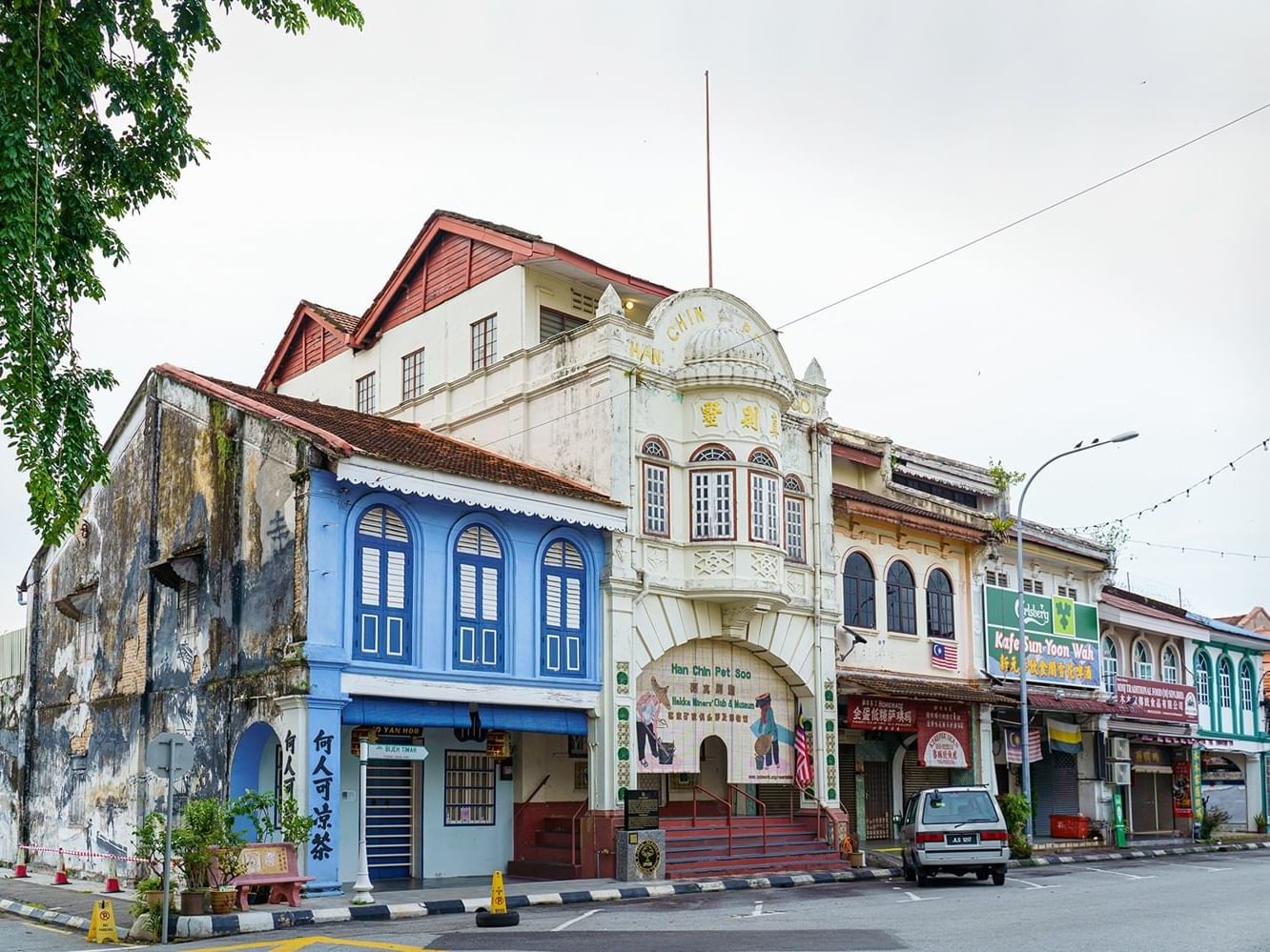 Colorful shophouses of Han Chin Pet Soo near Cititel Express Ipoh