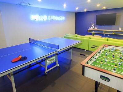 sala de juegos con mesa de ping pong hotel Manizales