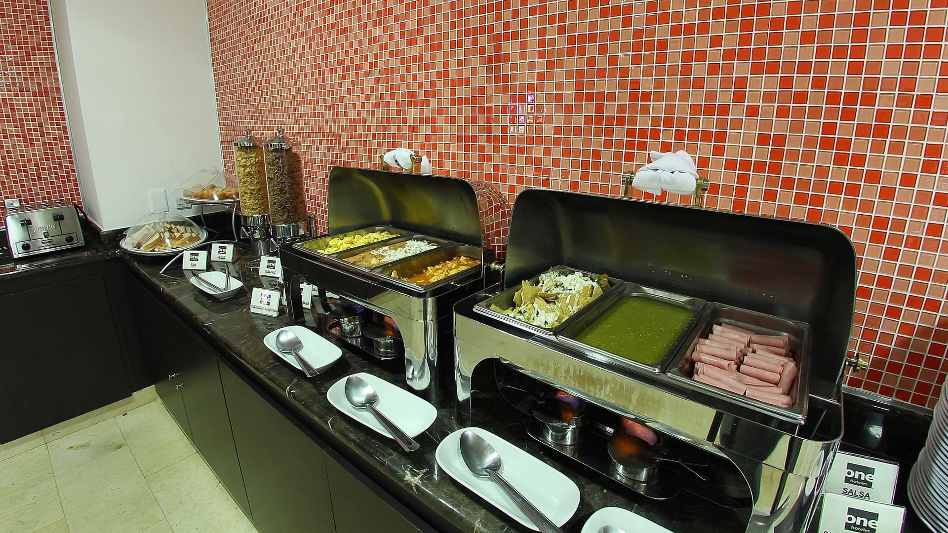 Close-up of the Buffet in the dining area at One Culiacán Fórum