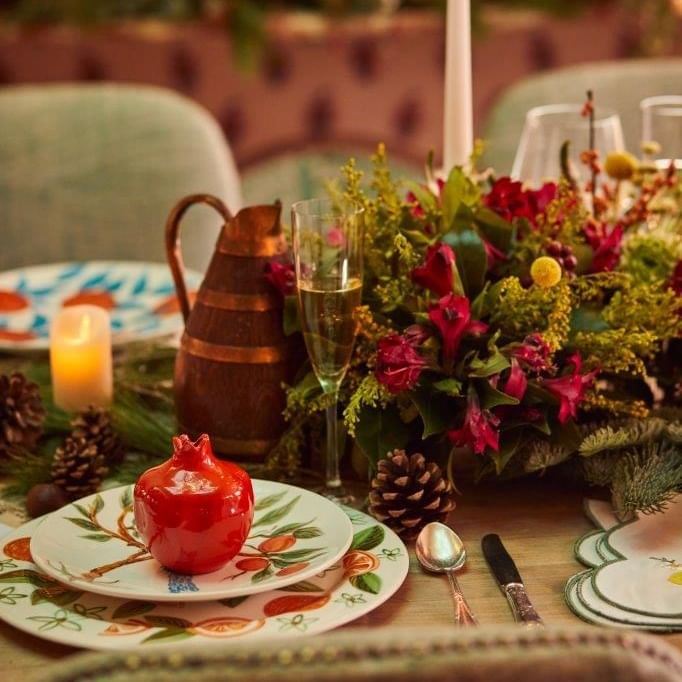 flower arragement for christmas table
