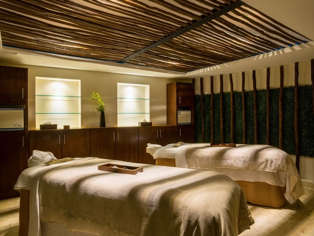 Spa room with two beds at Fiesta Americana Cancún Villas