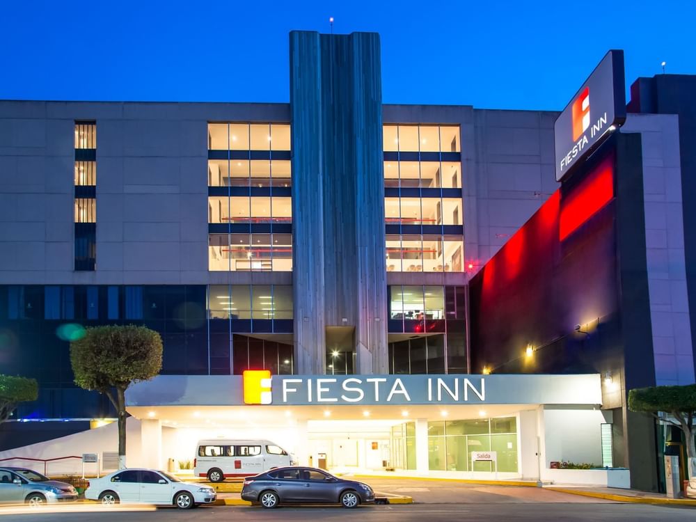 Exterior view of Fiesta Inn Tlalnepantla at night