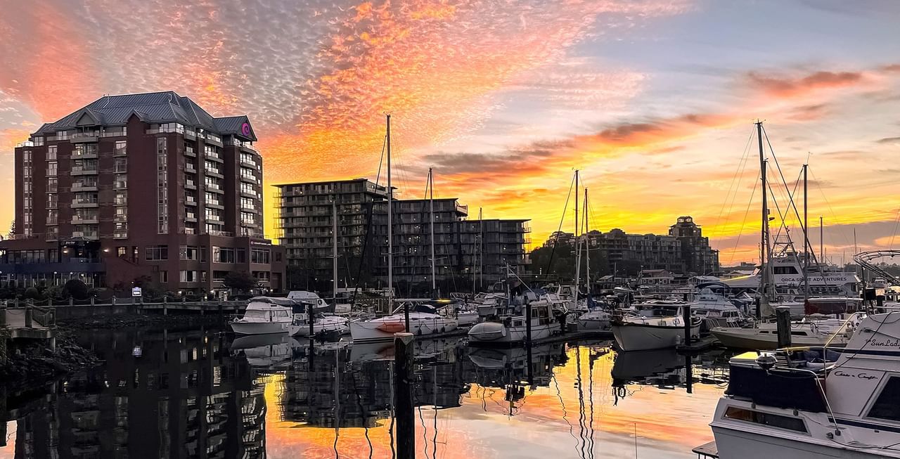 Coast Victoria Hotel & Marina by APA Exterior