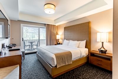 Mountain View ​Premium King bedroom at The Malcolm Hotel
