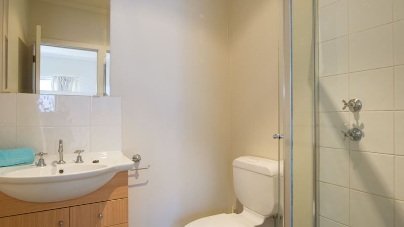 Student Living Edge Apartments – Gray Street Building - Typical ensuite bathroom