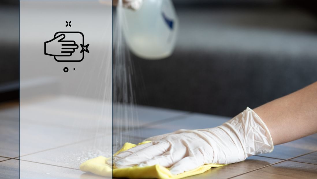 Maid cleaning the sink at Hotel Plaza San Francisco